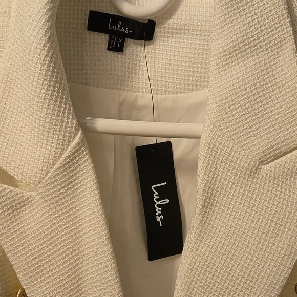 Lulu's Ivory Textured Blazer with Gold Accents - Picture 2 of 3